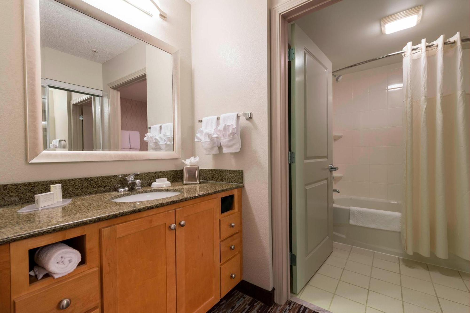 Residence Inn Вустер Экстерьер фото